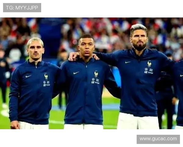 姆巴佩国家队与俱乐部双线成长路径对比分析