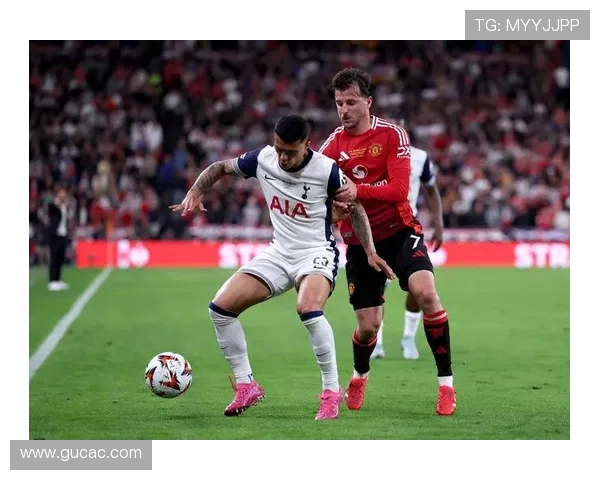 曼联复兴进程仍未完成，对竞争格局与赛季目标形成制约